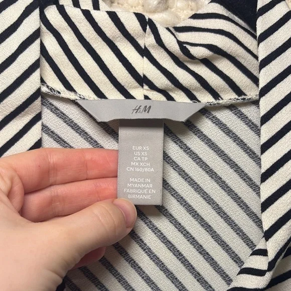 H&M Black & White Striped V-Neck XS - Picture 2 of 3